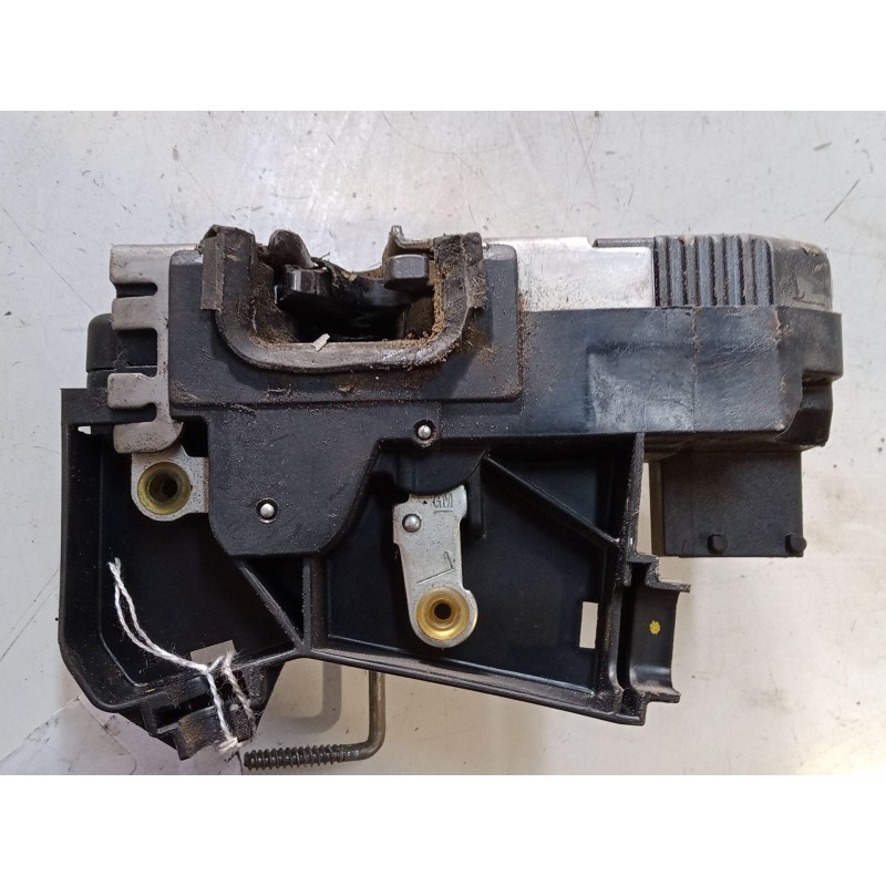 Recambio de cerradura maletero / porton para renault trafic ii furgoneta (fl) 2.0 dci 115 (fl01, fl0u) referencia OEM IAM 820000