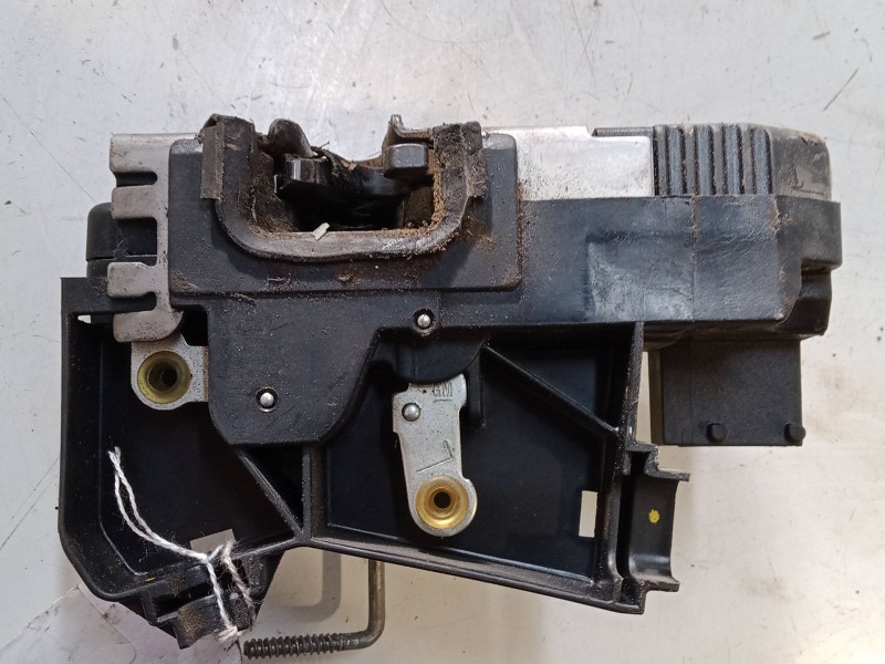 Recambio de cerradura maletero / porton para renault trafic ii furgoneta (fl) 2.0 dci 115 (fl01, fl0u) referencia OEM IAM 820000