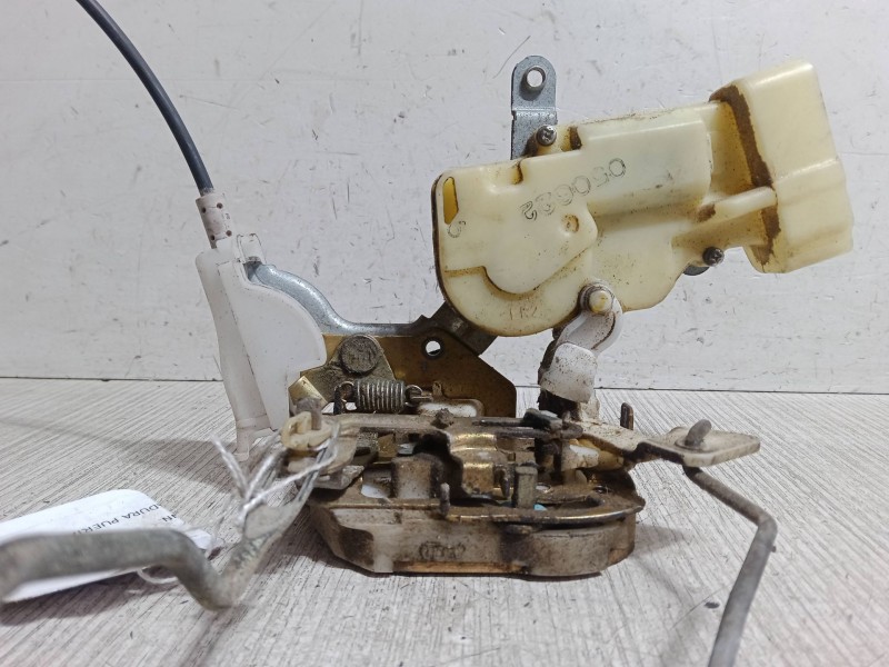 Recambio de cerradura puerta delantera derecha para toyota yaris (_p1_) 1.3 (scp12_, scp13_) referencia OEM IAM   