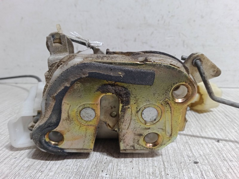 Recambio de cerradura puerta delantera derecha para toyota yaris (_p1_) 1.3 (scp12_, scp13_) referencia OEM IAM   