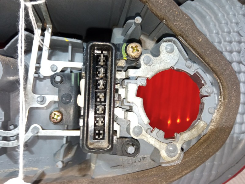 Recambio de piloto trasero izquierdo para toyota yaris (_p1_) 1.3 (scp12_, scp13_) referencia OEM IAM   