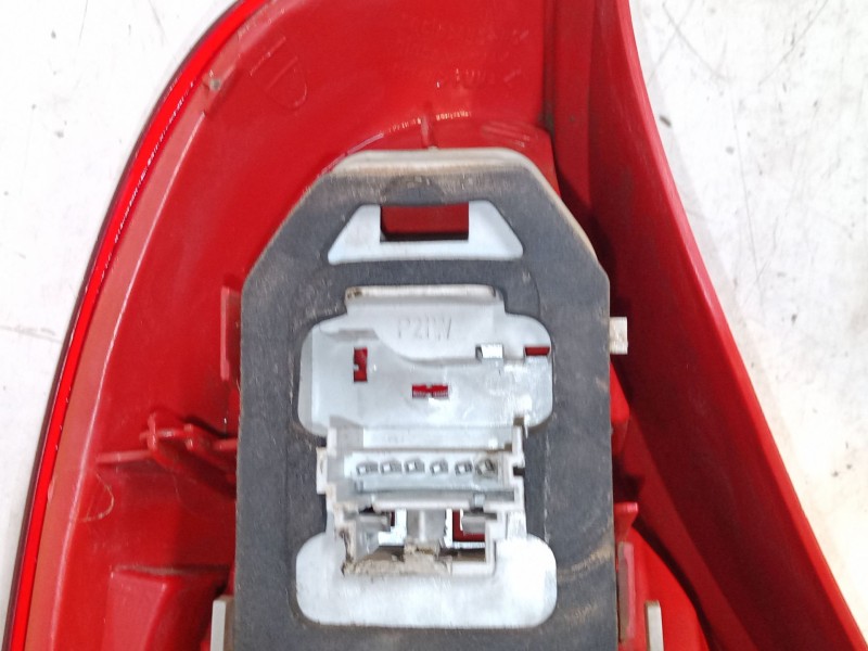 Recambio de piloto trasero derecho para renault clio ii (bb_, cb_) 1.2 16v (bb05, bb0w, bb11, bb27, bb2t, bb2u, bb2v, cb05,... r