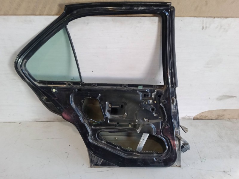 Recambio de puerta trasera izquierda para bmw 3 (e36) 316 i referencia OEM IAM   