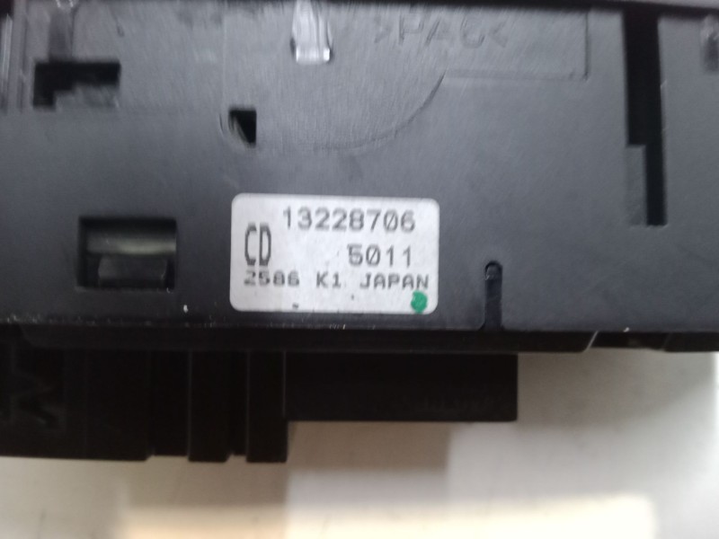 Recambio de mando elevalunas delantero izquierdo para opel astra h (a04) 1.6 (l48) referencia OEM IAM 13228706  