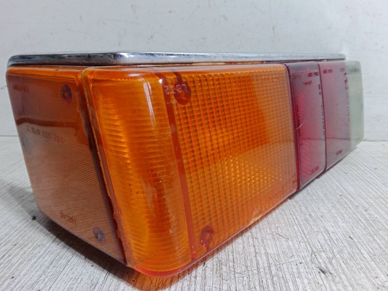 Recambio de piloto trasero derecho para triumph offen referencia OEM IAM   