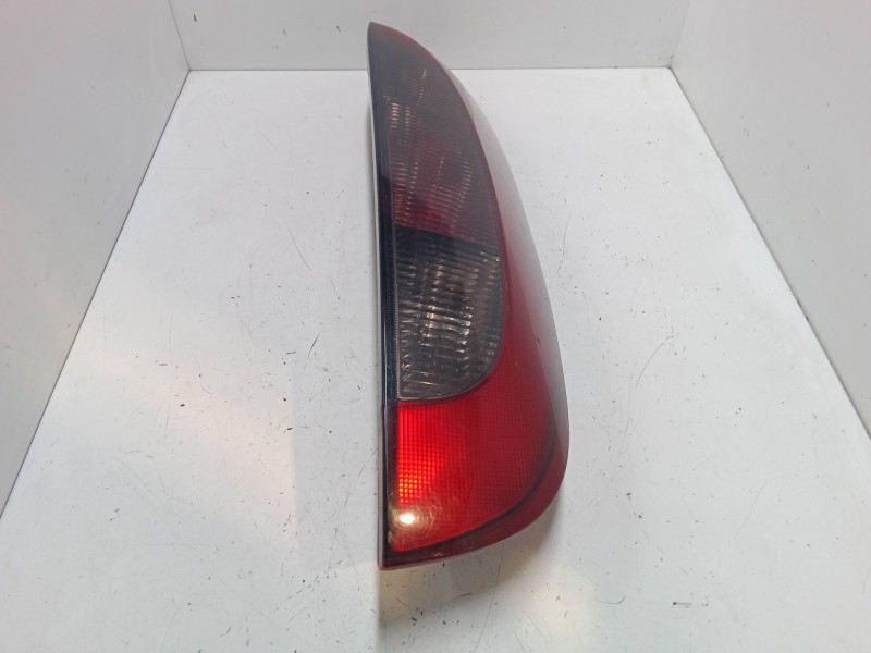 Recambio de piloto trasero derecho para opel corsa c (x01) 1.3 cdti (f08, f68) referencia OEM IAM   