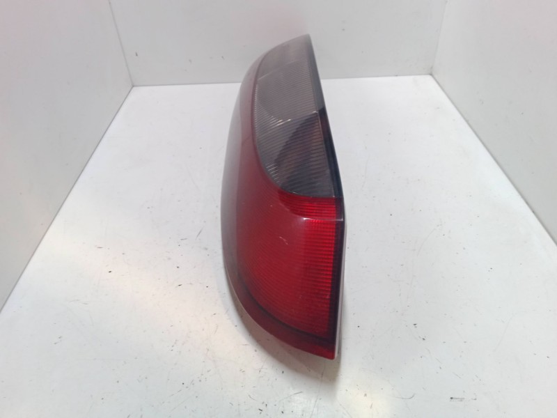 Recambio de piloto trasero derecho para opel corsa c (x01) 1.3 cdti (f08, f68) referencia OEM IAM   