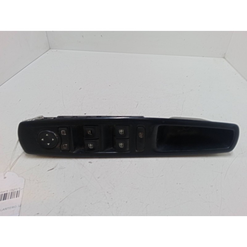Recambio de mando elevalunas delantero izquierdo para renault megane iii hatchback (bz0/1_, b3_) 1.5 dci referencia OEM IAM   