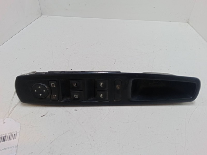 Recambio de mando elevalunas delantero izquierdo para renault megane iii hatchback (bz0/1_, b3_) 1.5 dci referencia OEM IAM   