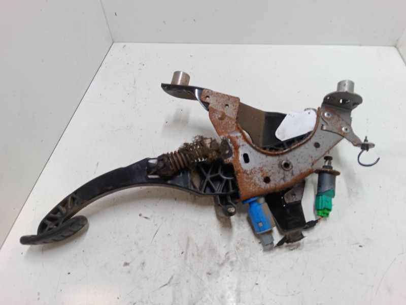 Recambio de pedal embrague para renault megane iii hatchback (bz0/1_, b3_) 1.5 dci referencia OEM IAM   