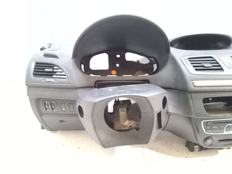 Recambio de salpicadero para renault megane iii hatchback (bz0/1_, b3_) 1.5 dci referencia OEM IAM   