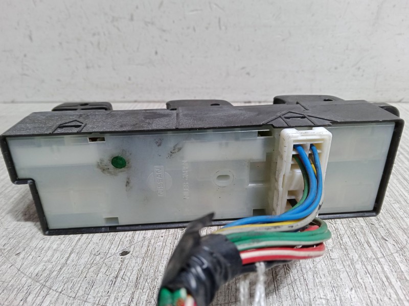 Recambio de mando elevalunas delantero izquierdo para nissan almera tino (v10) 2.2 dci referencia OEM IAM   