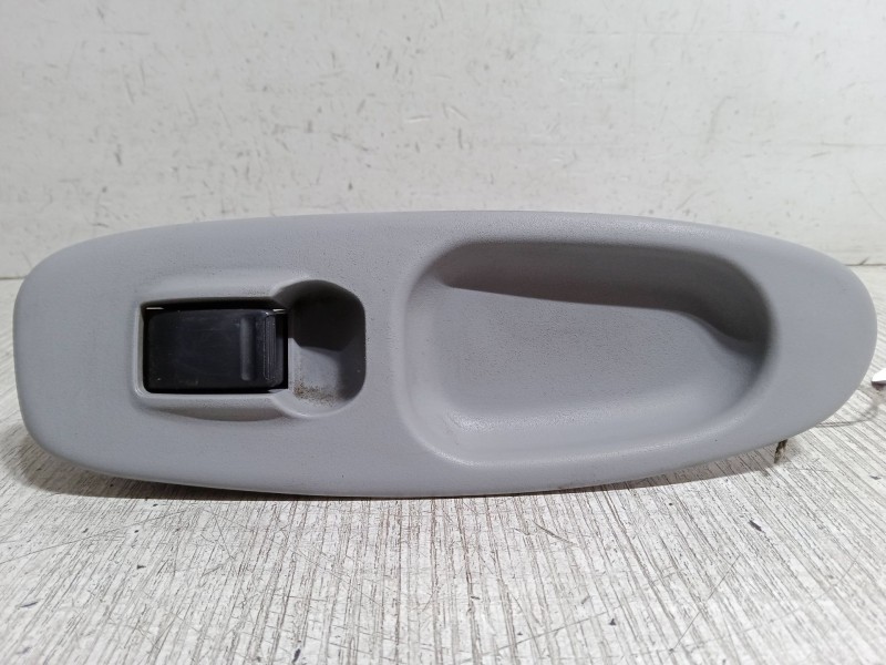 Recambio de mando elevalunas delantero derecho para nissan almera tino (v10) 2.2 dci referencia OEM IAM   