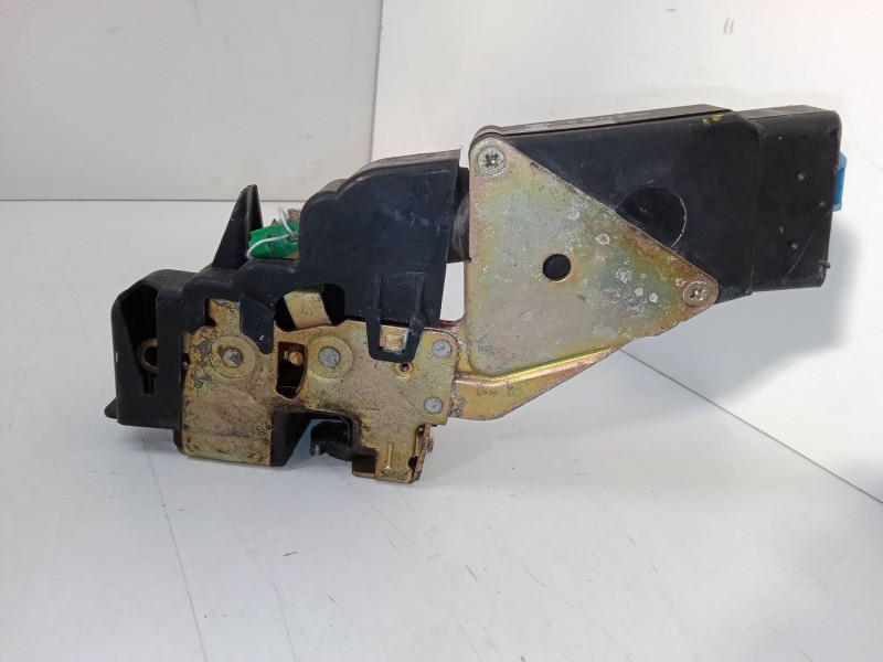 Recambio de cerradura puerta delantera izquierda para mitsubishi carisma (da_) 1.6 (da1a) referencia OEM IAM   