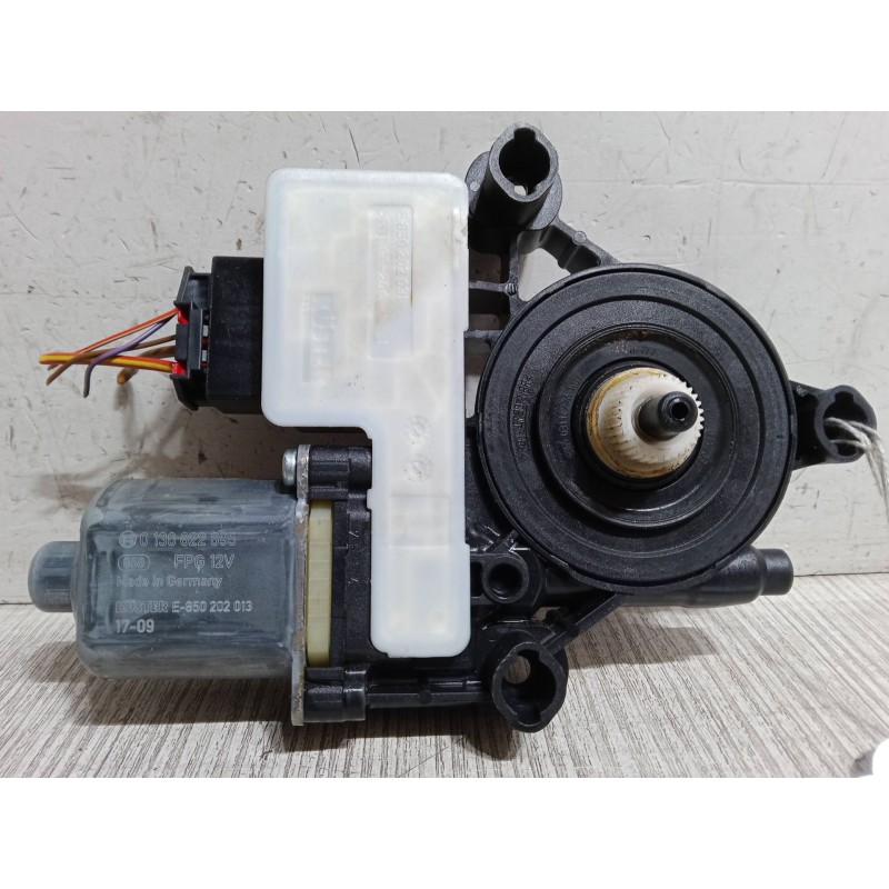 Recambio de motor elevaluna trasero izquierdo para volkswagen polo vi (aw1, bz1, ae1) 1.0 tsi referencia OEM IAM 5Q0959811D  