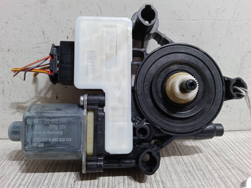 Recambio de motor elevaluna trasero izquierdo para volkswagen polo vi (aw1, bz1, ae1) 1.0 tsi referencia OEM IAM 5Q0959811D  