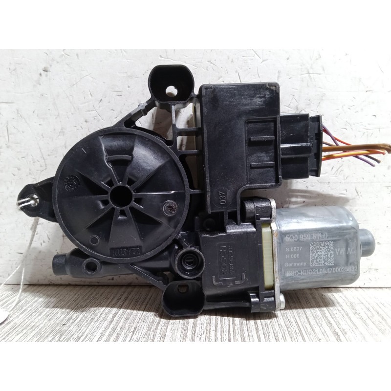 Recambio de motor elevaluna trasero izquierdo para volkswagen polo vi (aw1, bz1, ae1) 1.0 tsi referencia OEM IAM 5Q0959811D  
