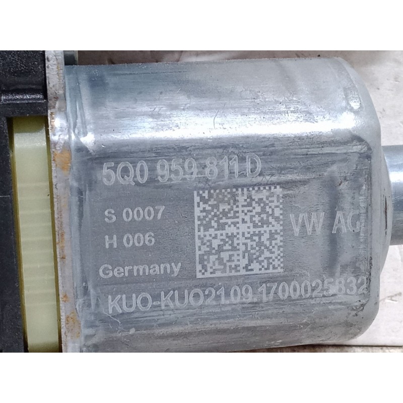 Recambio de motor elevaluna trasero izquierdo para volkswagen polo vi (aw1, bz1, ae1) 1.0 tsi referencia OEM IAM 5Q0959811D  