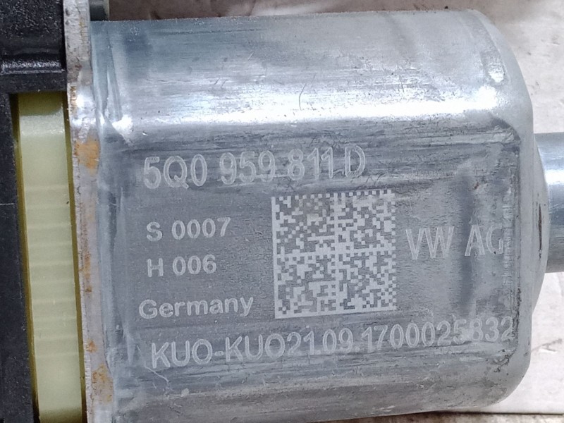 Recambio de motor elevaluna trasero izquierdo para volkswagen polo vi (aw1, bz1, ae1) 1.0 tsi referencia OEM IAM 5Q0959811D  