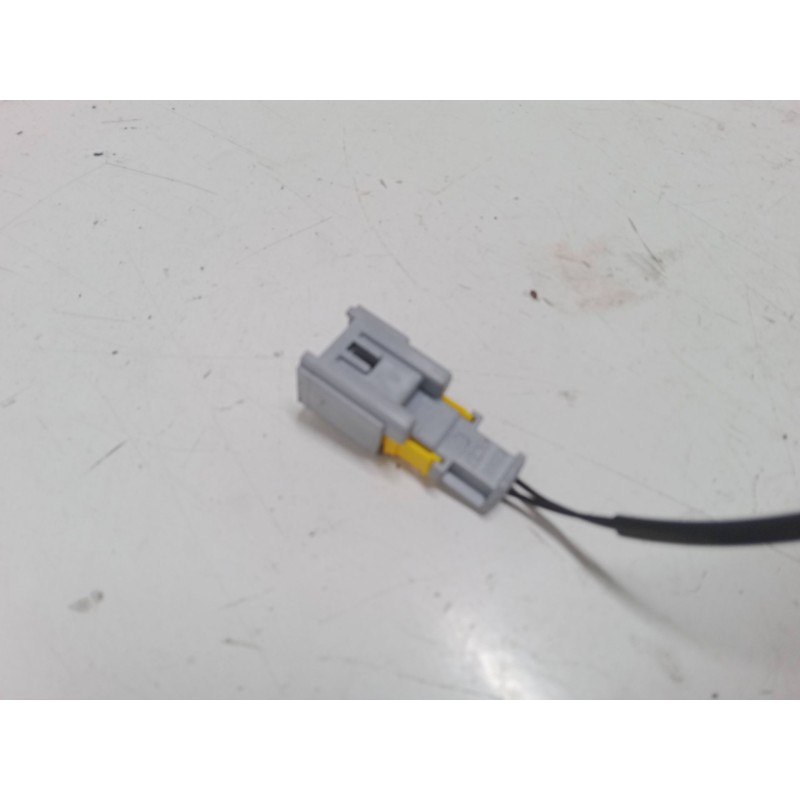 Recambio de anclaje cinturon delantero izquierdo para peugeot 208 i (ca_, cc_) 1.2 vti 82 referencia OEM IAM   