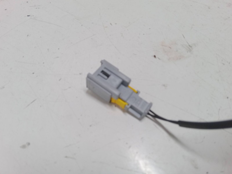 Recambio de anclaje cinturon delantero izquierdo para peugeot 208 i (ca_, cc_) 1.2 vti 82 referencia OEM IAM   