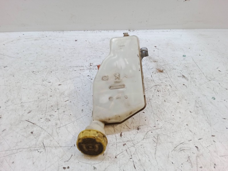 Recambio de bomba freno para peugeot 208 i (ca_, cc_) 1.2 vti 82 referencia OEM IAM   