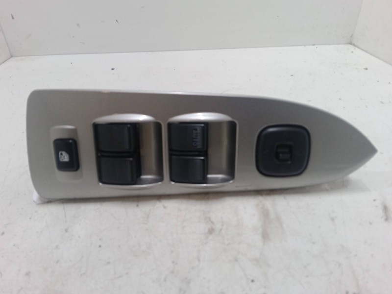 Recambio de mando elevalunas delantero derecho para mazda premacy (cp) 2.0 td referencia OEM IAM CB8166350A  