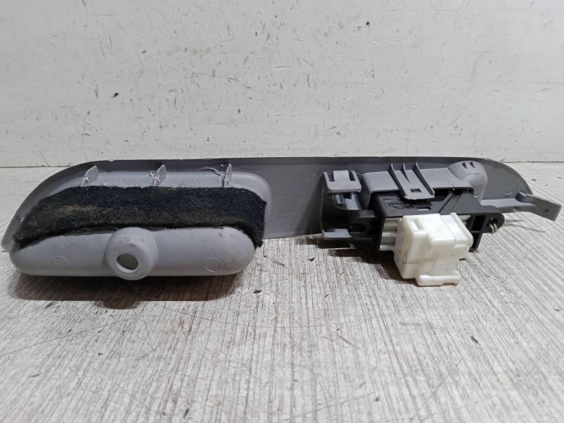 Recambio de mando elevalunas trasero izquierdo para nissan almera tino (v10) 2.2 dci referencia OEM IAM   