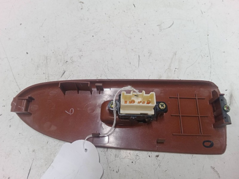 Recambio de mando elevalunas delantero izquierdo para mazda premacy (cp) 2.0 td referencia OEM IAM   