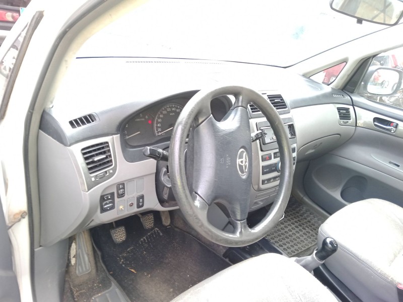 toyota avensis (_t22_) del año 2002