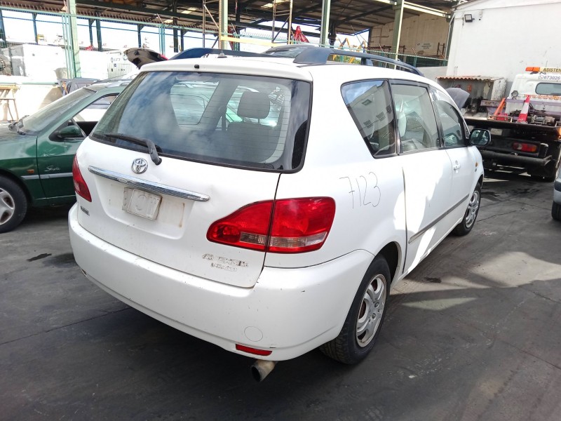 toyota avensis (_t22_) del año 2002