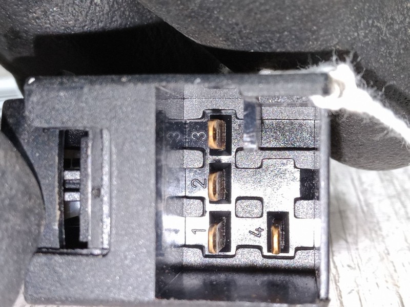 Recambio de mando elevalunas delantero derecho para volkswagen golf iv variant (1j5) 1.6 referencia OEM IAM   