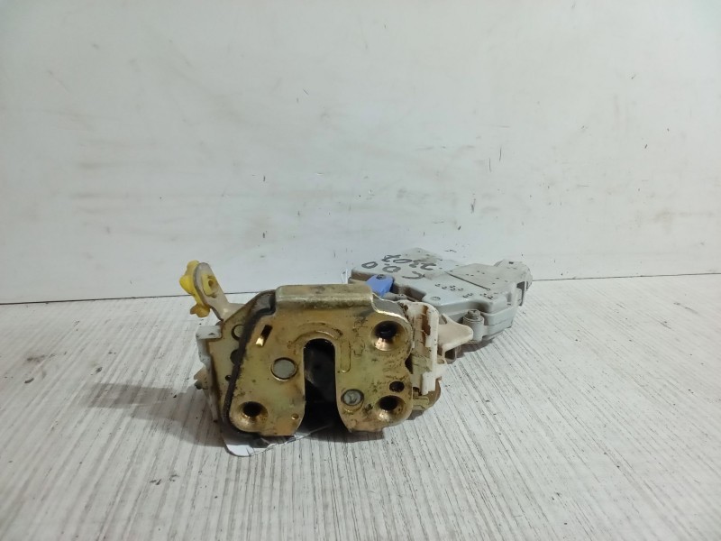 Recambio de cerradura puerta delantera derecha para nissan terrano ii (r20) 2.7 tdi 4wd referencia OEM IAM   