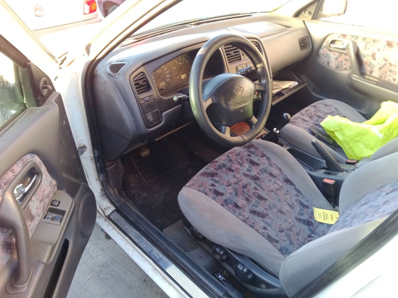 nissan primera hatchback (p11) del año 1999