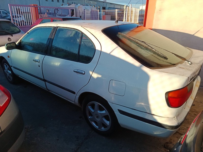 nissan primera hatchback (p11) del año 1999