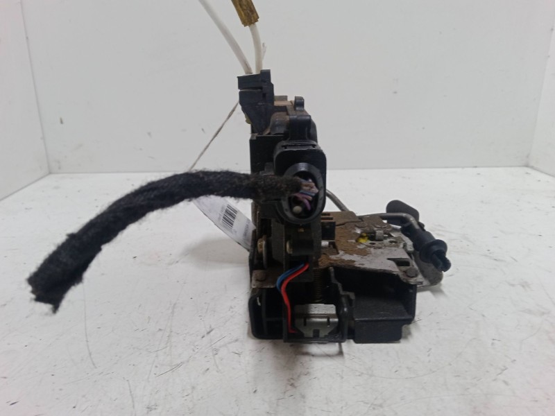 Recambio de cerradura puerta trasera izquierda para audi a6 c5 avant (4b5) 2.5 tdi referencia OEM IAM    Recambio de cerradura puerta trasera izquierda para audi a6 c5 avant (4b5) 2.5 tdi referencia OEM IAM