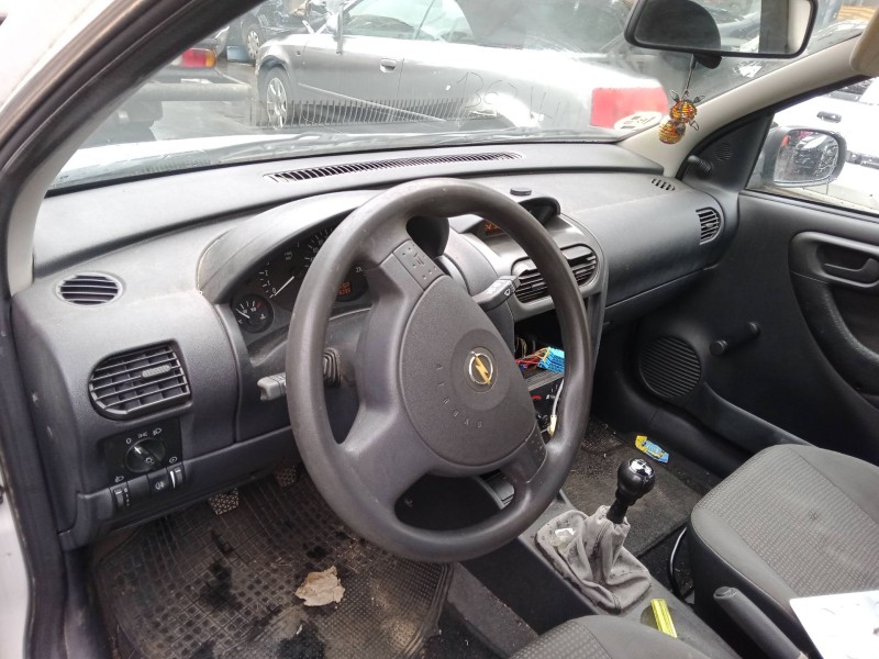 opel corsa c (x01) del año 2003