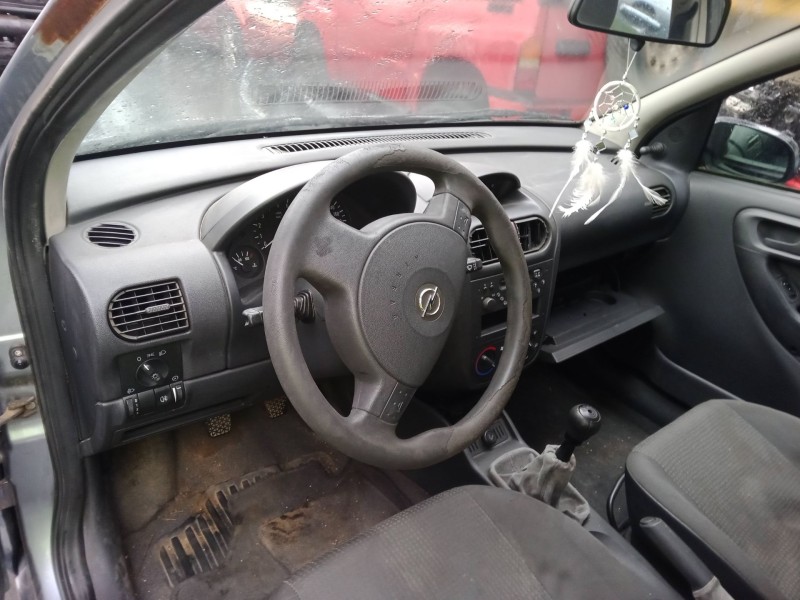 opel corsa c (x01) del año 2004
