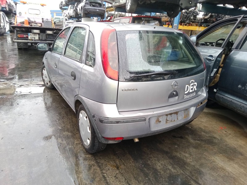 opel corsa c (x01) del año 2004