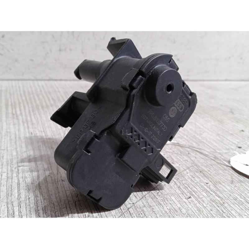 Recambio de motor cierre centralizado tapa combustible para volkswagen polo vi (aw1, bz1, ae1) 1.0 tsi referencia OEM IAM 7P0810