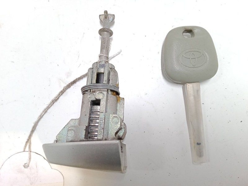 Recambio de bombin puerta delantera izquierda para toyota corolla (_e12_) 2.0 d-4d (cde120r_, cde120l_) referencia OEM IAM   