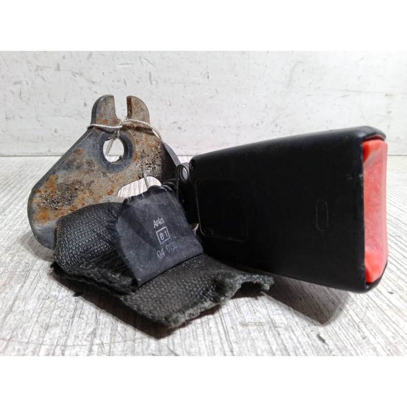 Recambio de anclaje cinturon trasero izquierdo para ford focus i (daw, dbw) 2.0 16v referencia OEM IAM   