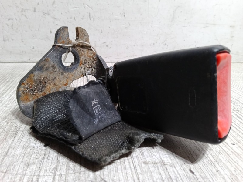 Recambio de anclaje cinturon trasero izquierdo para ford focus i (daw, dbw) 2.0 16v referencia OEM IAM   