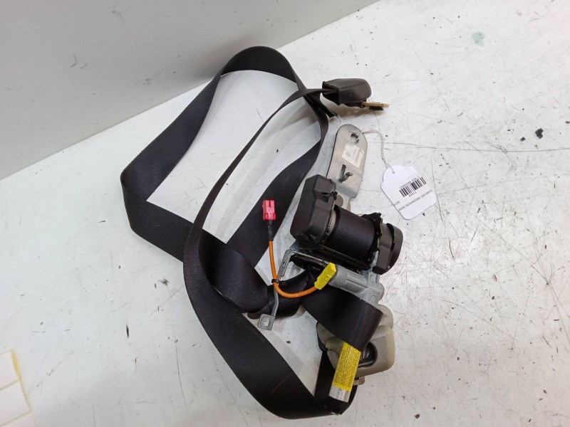 Recambio de cinturon seguridad delantero derecho para mitsubishi carisma (da_) 1.6 (da1a) referencia OEM IAM   