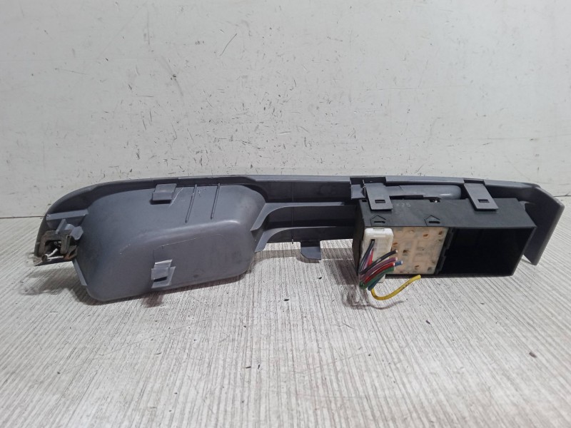 Recambio de mando elevalunas delantero izquierdo para nissan micra iii (k12) 1.2 16v referencia OEM IAM   