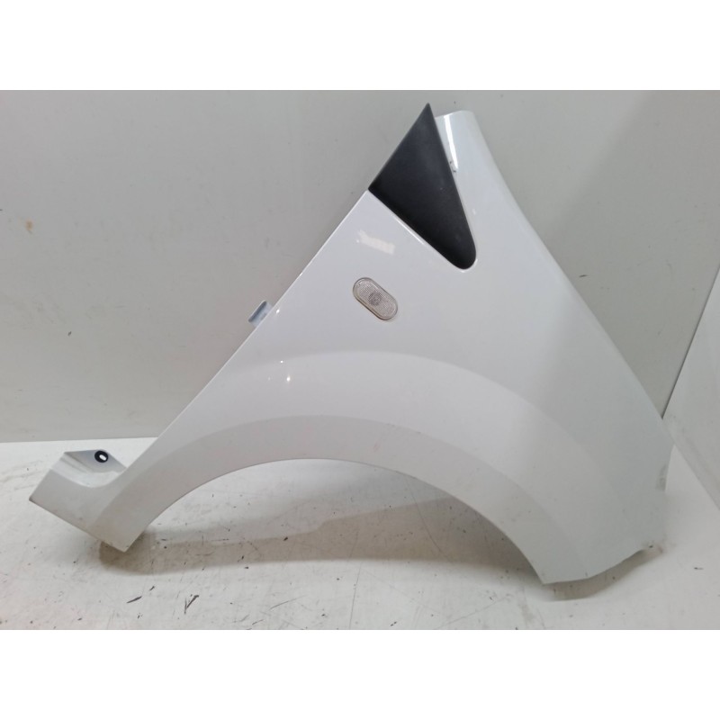 Recambio de aleta delantera derecha para renault twingo ii (cn0_) 1.2 16v (cn04, cn0a, cn0b) referencia OEM IAM   