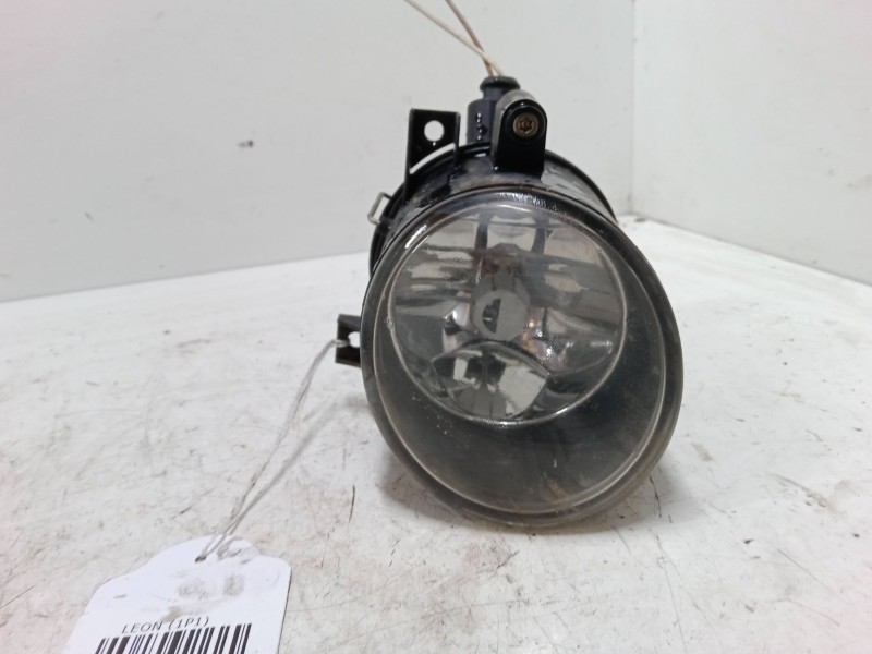 Recambio de faro antiniebla derecho para seat leon (1p1) 1.6 referencia OEM IAM   