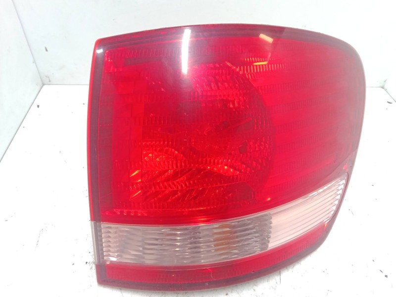 Recambio de piloto trasero derecho para toyota avensis (_t22_) 2.0 d-4d (cdt220) referencia OEM IAM   