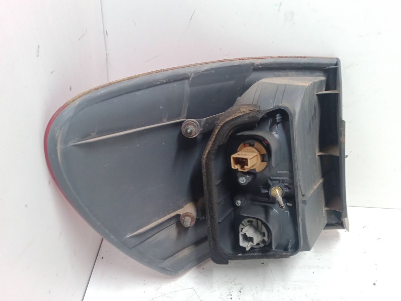 Recambio de piloto trasero derecho para toyota avensis (_t22_) 2.0 d-4d (cdt220) referencia OEM IAM   