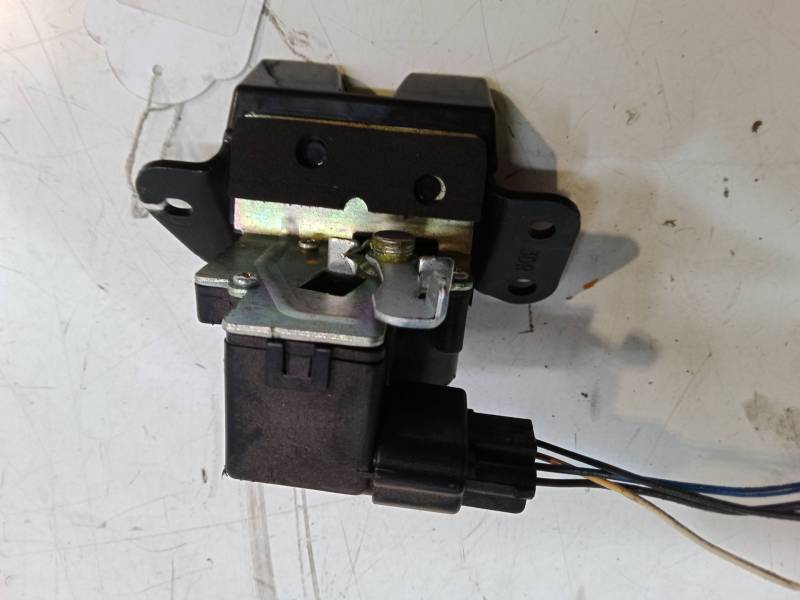 CERRADURA MALETERO / PORTON 